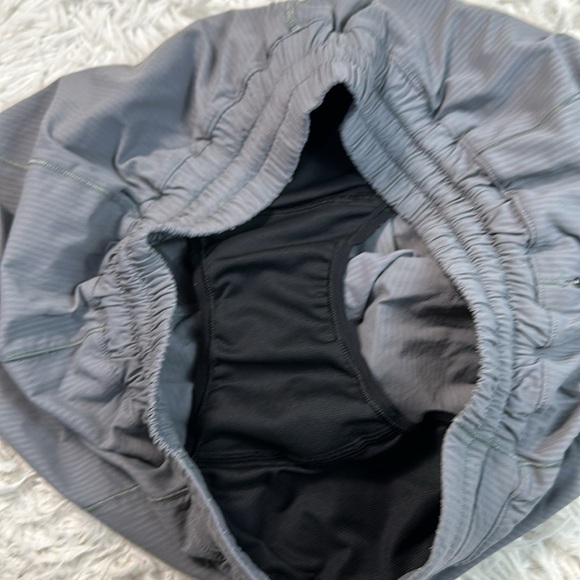 Lululemon Hotty Hot Short II *2.5" - Picture 3 of 5